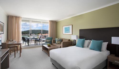 Studio Spa Suite with Town or Hinterland View