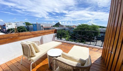 Deluxe Double Room with Side Sea View