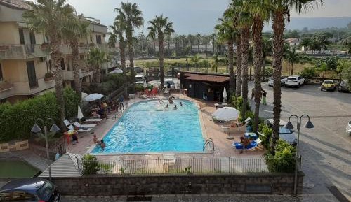 Apartment with Pool View 