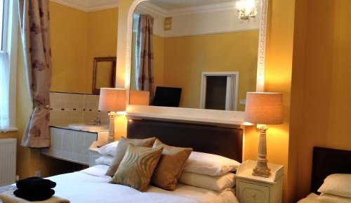 Double or Twin Room with Private Bathroom