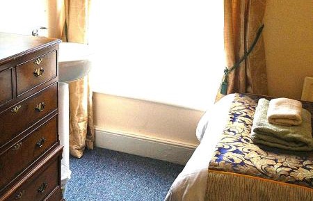 Twin Room with Private Bathroom