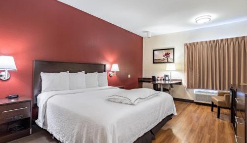Premium King Room Smoke Free (Upgraded Bedding and Snack Box)