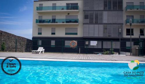 Apartment with Pool View 