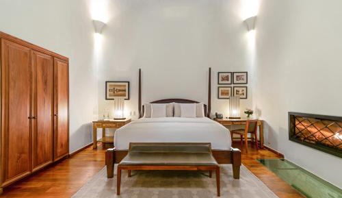 Deluxe King Suite