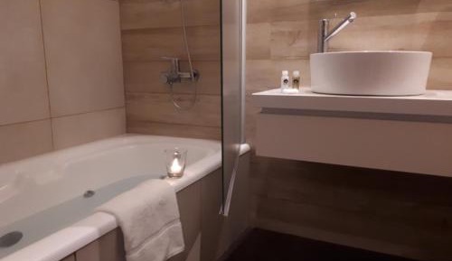 Suite with Hot Tub