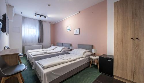 Compact Triple Room