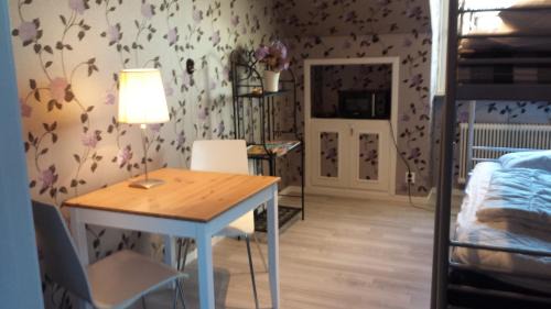 Standard Twin Room (Donovan)