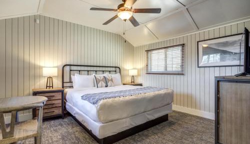 Historic Full Cabin King and Sofa Sleeper