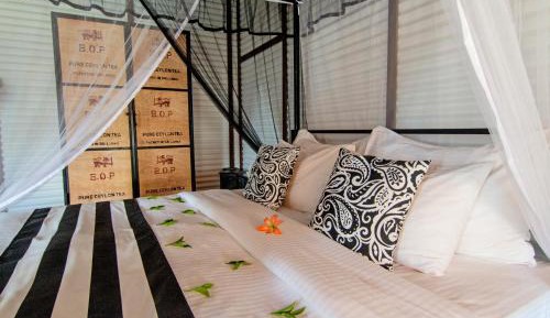 Sinna Dorai Including a special welcome drink on arrival, evening tea with snacks, and a complimentary tea box upon departure.