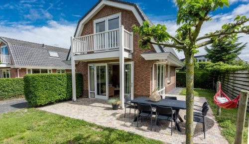 Three-Bedroom House with Parking