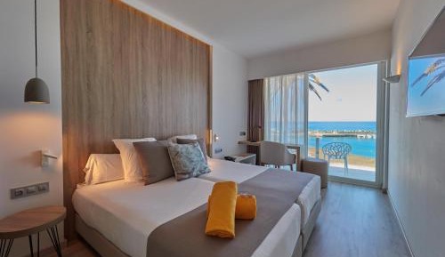 Double Room with Balcony and Sea View