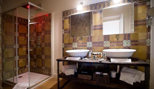 Superior King Suite
