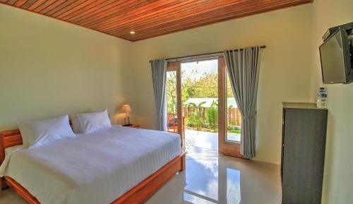 Bungalow with Garden View