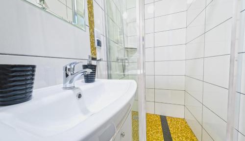 Apartment (3 People regardless of age and 1 Child up to 2 years old)	