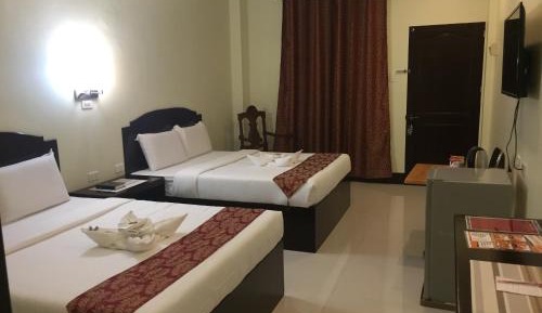 Deluxe Queen Suite