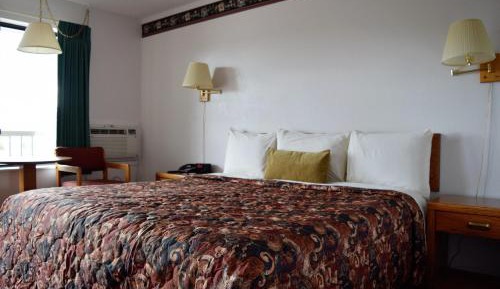 King Room - Non-Smoking (2 Adults)