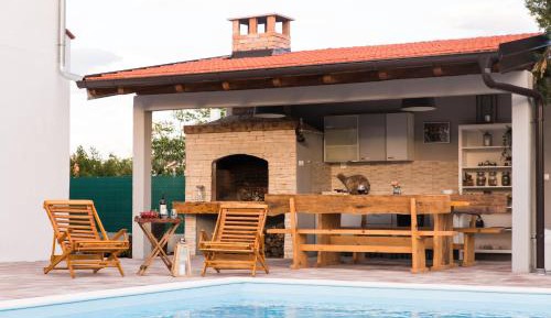 Villa with Garden View