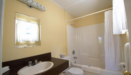 Deluxe Two Bedroom Cottage