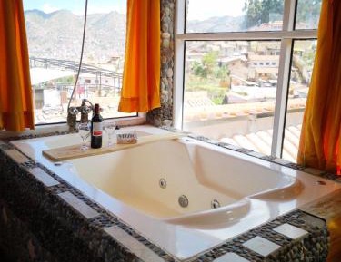 Apartment with Mountain View