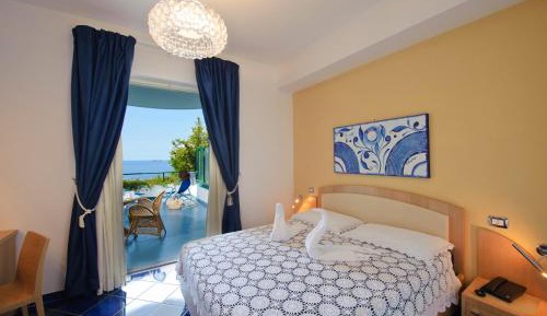 Deluxe Double Room with Private Terrace and Sea View
