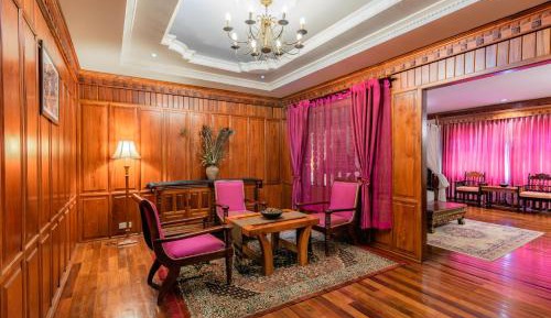 Queen Suite