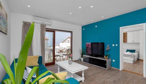 Comfort Three-Bedroom Apartment with the Sea View