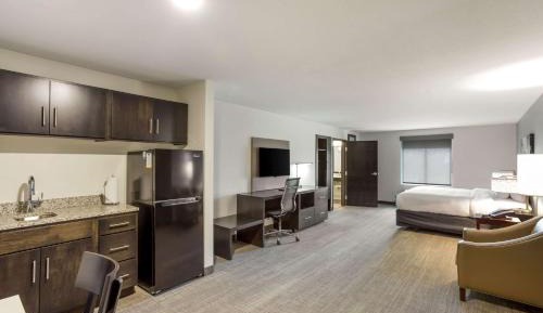 King Suite - Accessible/Non-Smoking