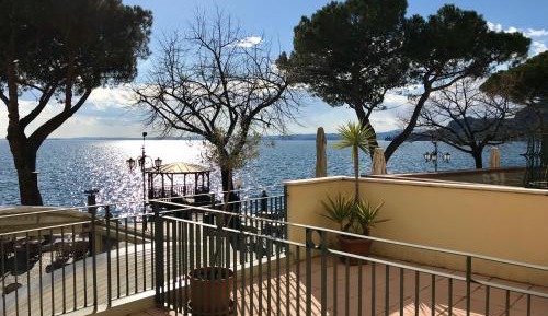 Double or Twin Room with Lake View