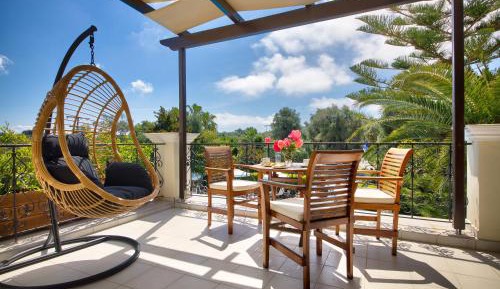 Junior Suite with Pool View