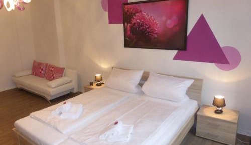 Two-Bedroom Apartment - Manteuffelstr.17.2