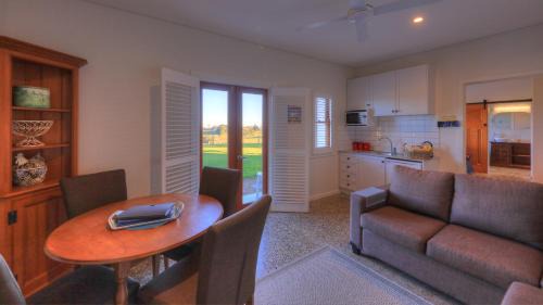 Deluxe King Suite