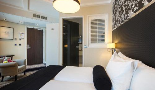 Souterrain Twin Room (Below Street Level with Limited View)