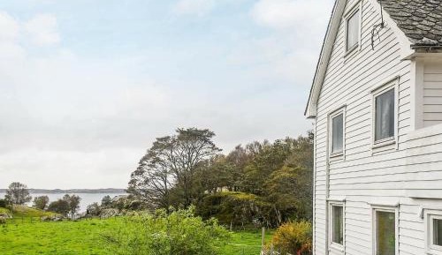 Five-Bedroom Holiday Home