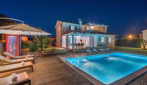 Four-Bedroom Villa with Private Pool and Sauna