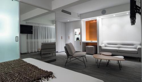 Deluxe King Suite