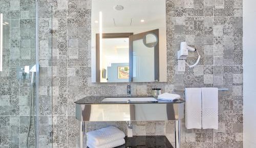 Suite with Hot Tub