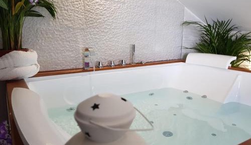King Room with Spa Bath