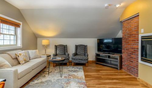 Two Bedroom Condo Main Inn