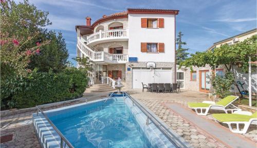 Eight-Bedroom Holiday Home