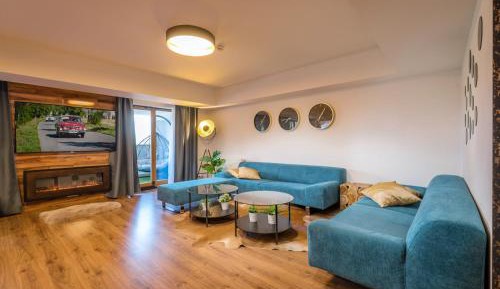 Apartment with Mountain View