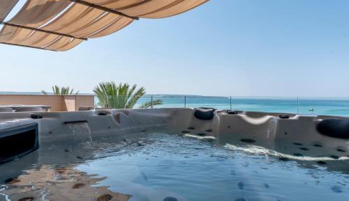 Two-Bedroom Apartment with Terrace with Sea View