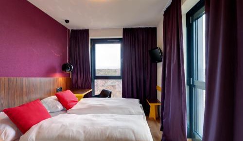 Double Room for Single Use