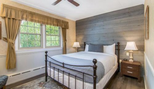 One Queen Room