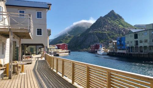 Apartment with Mountain View
