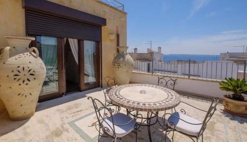 Suite with Terrace and Sea View