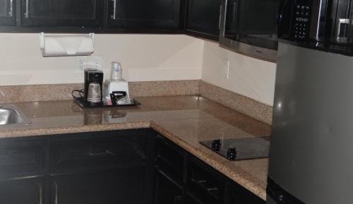 King Suite Kitchenette- Non-Smoking
