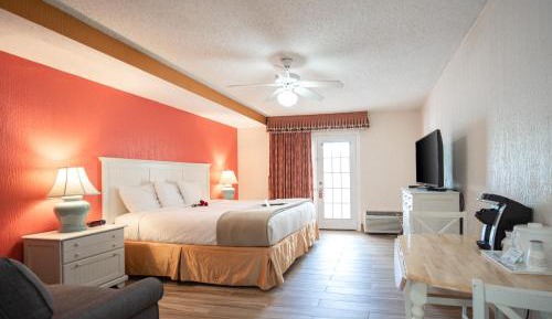 Deluxe Room with King Bed - Non Smoking