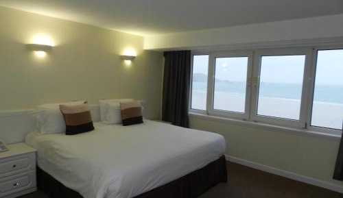 Two-Bedroom Apartment with Sea View
