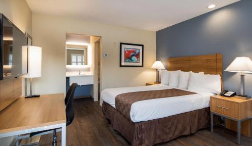 Queen Room with Bath Tub - Disability Access