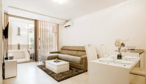 Deluxe Apartment